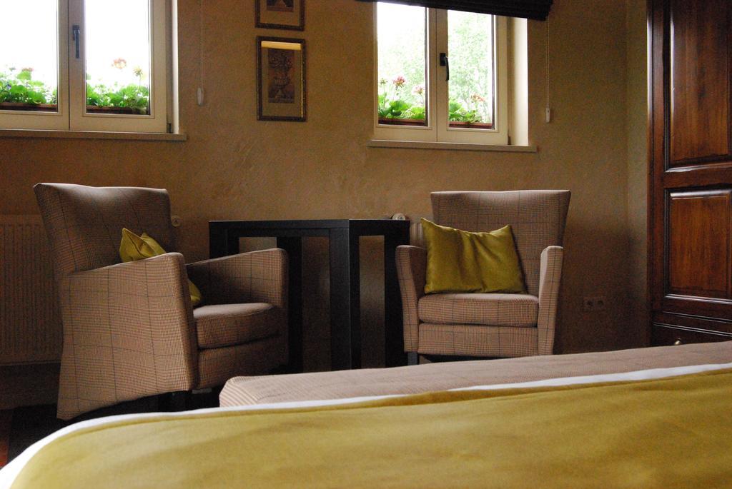 Hostellerie Gilain Achêne Dış mekan fotoğraf