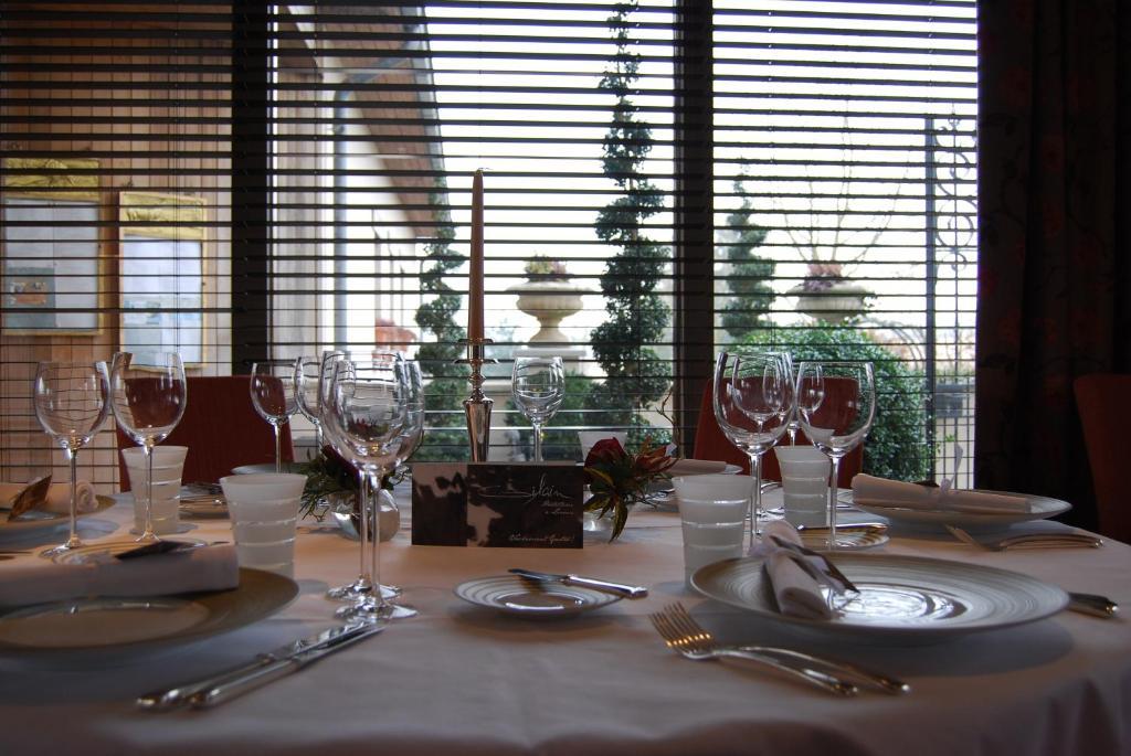 Hostellerie Gilain Achêne Dış mekan fotoğraf